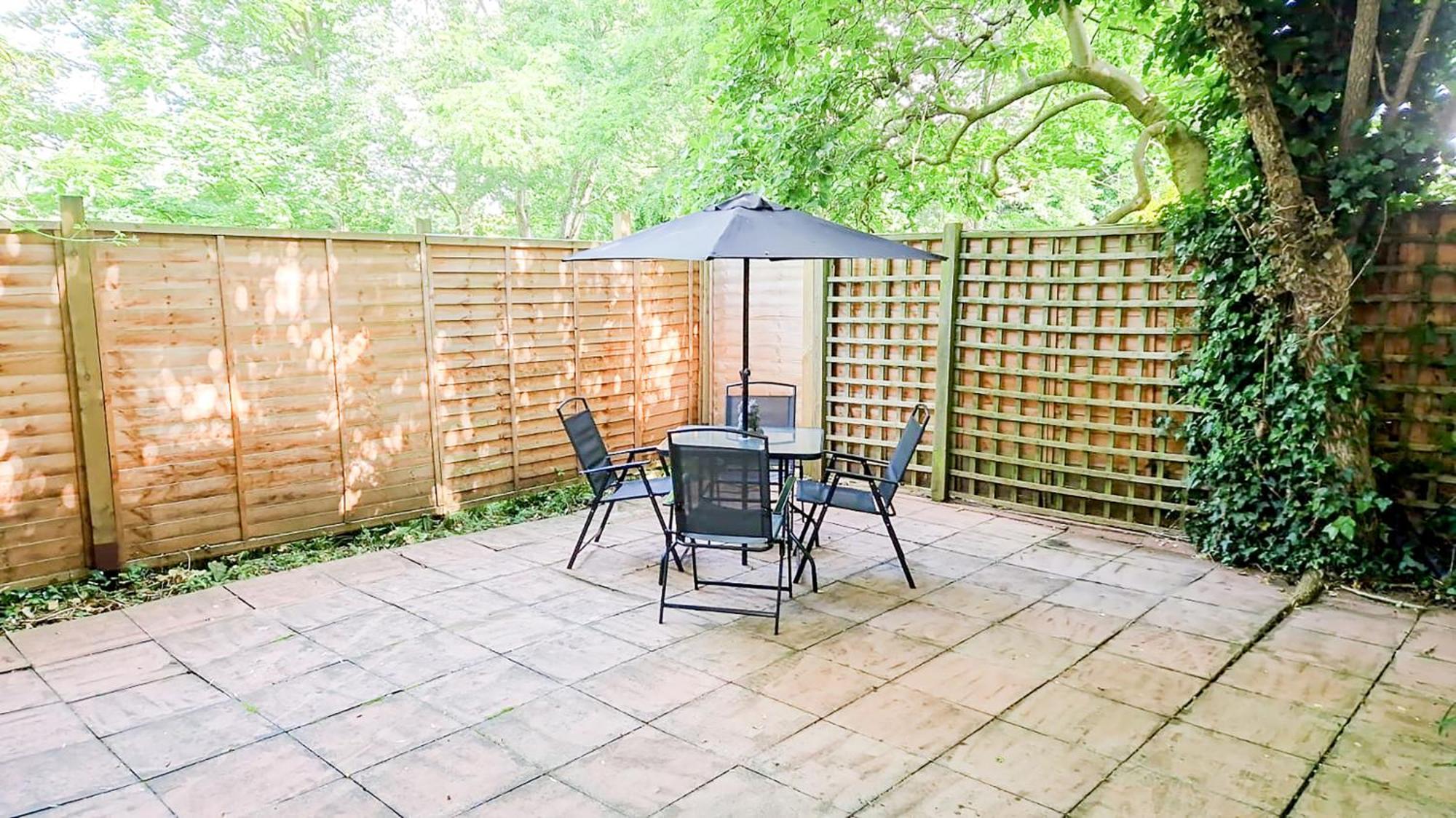 Cosy Near Hampstead Heath With Free On-site Parking & Private Gardens, Golders Green Leilighet London