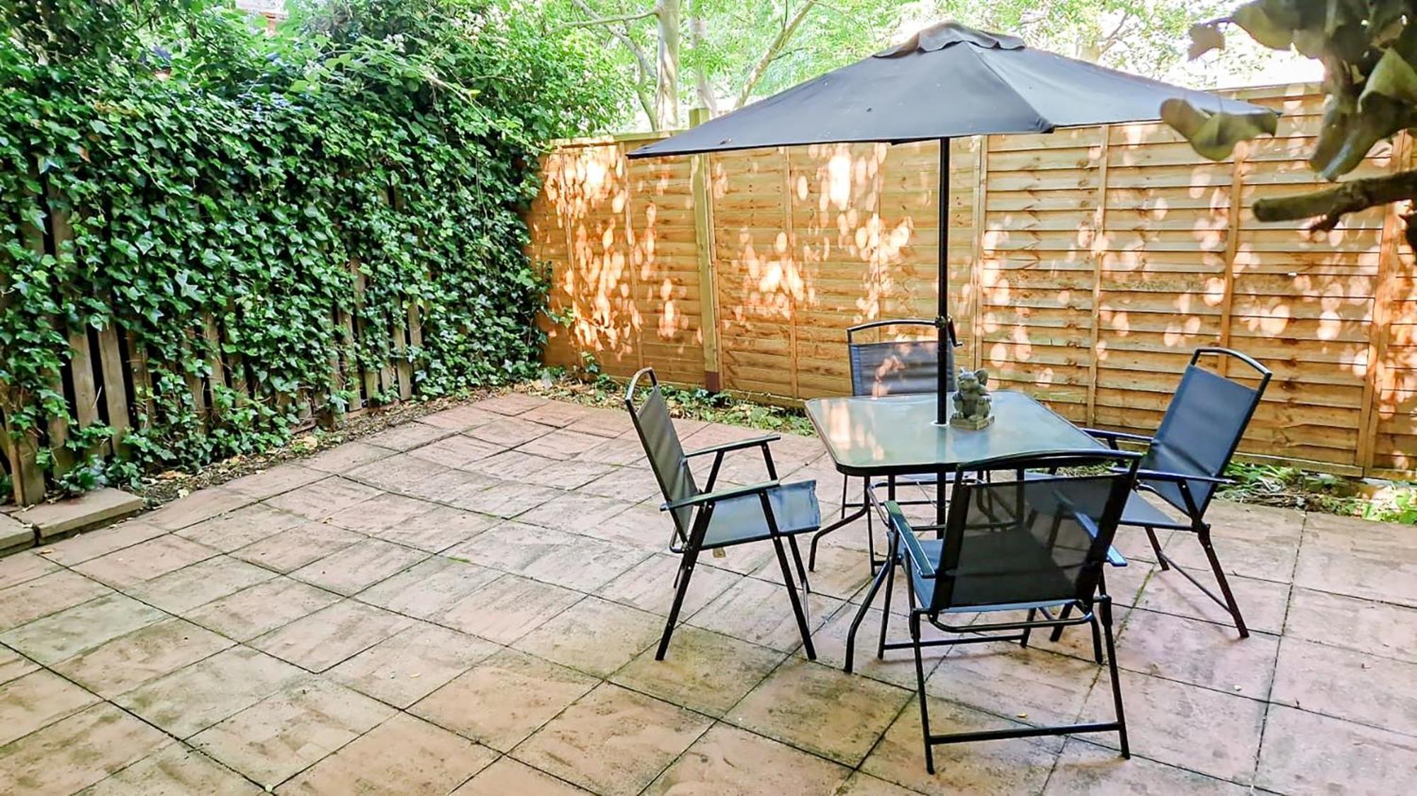 Leilighet Cosy Near Hampstead Heath With Free On-site Parking & Private Gardens, Golders Green London