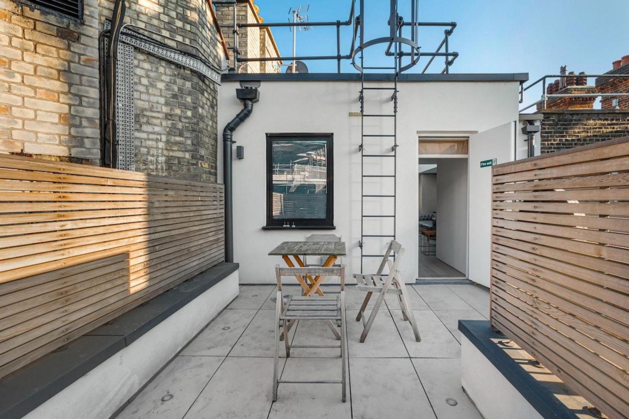 Maddox Street Apartment *