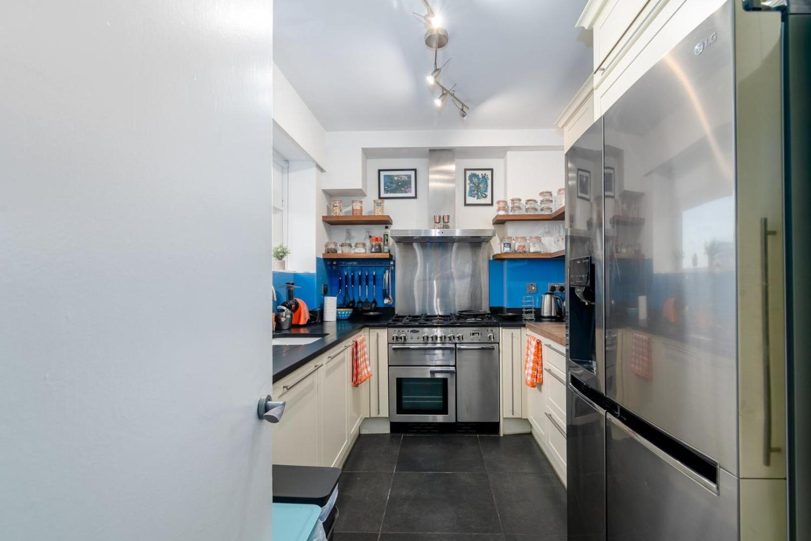 Guestready - Vibrant Near Eye Londen