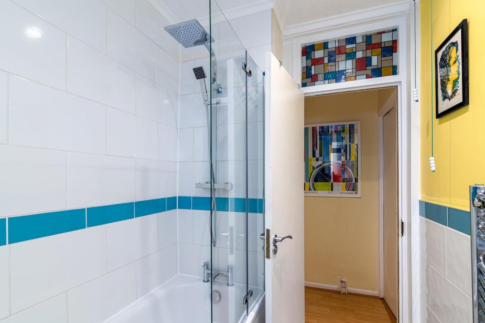 Guestready - Vibrant Near Eye Londen