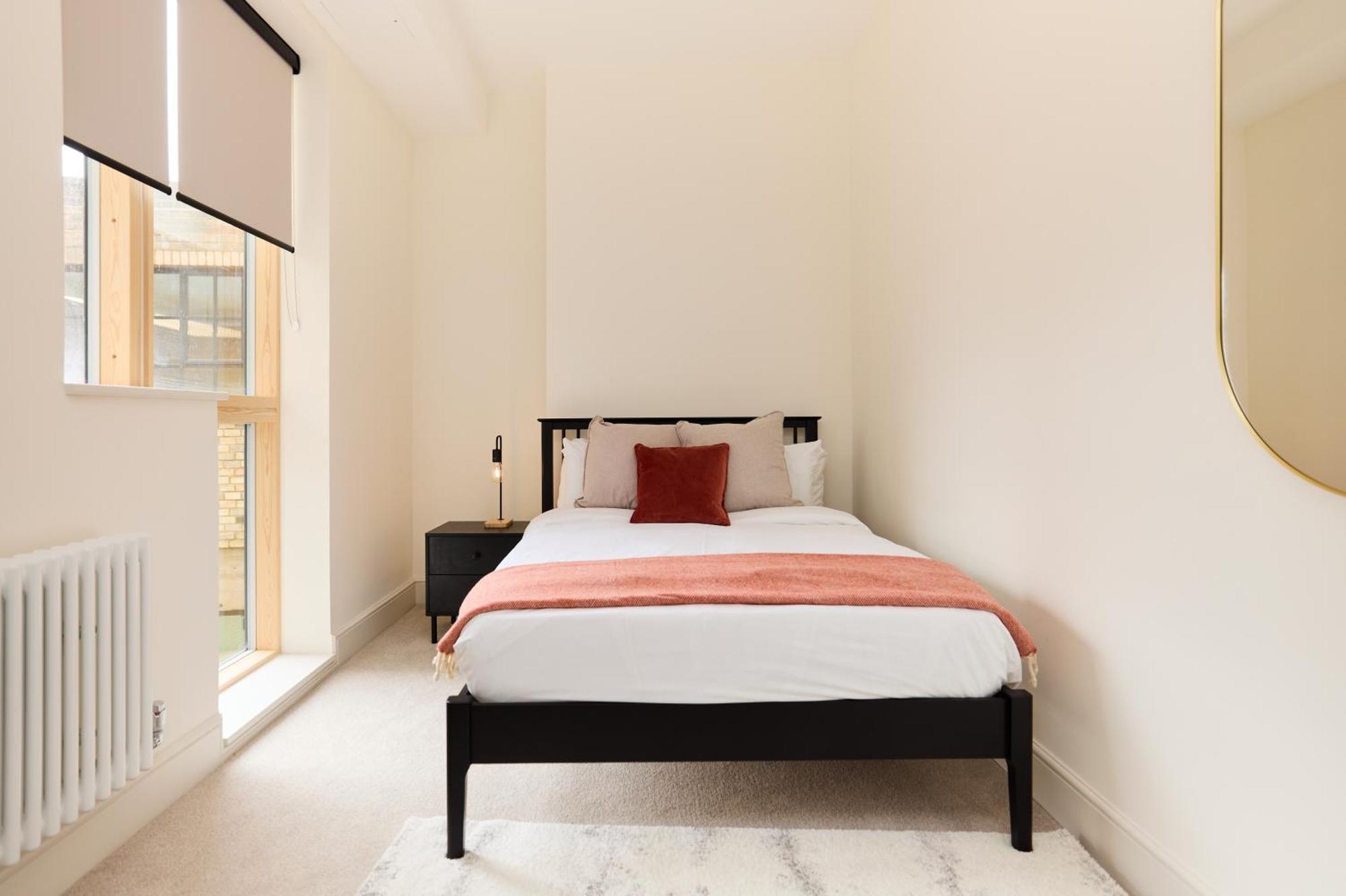 The East Mile Place - Cosy 2bdr Flat With Balcony Leilighet London