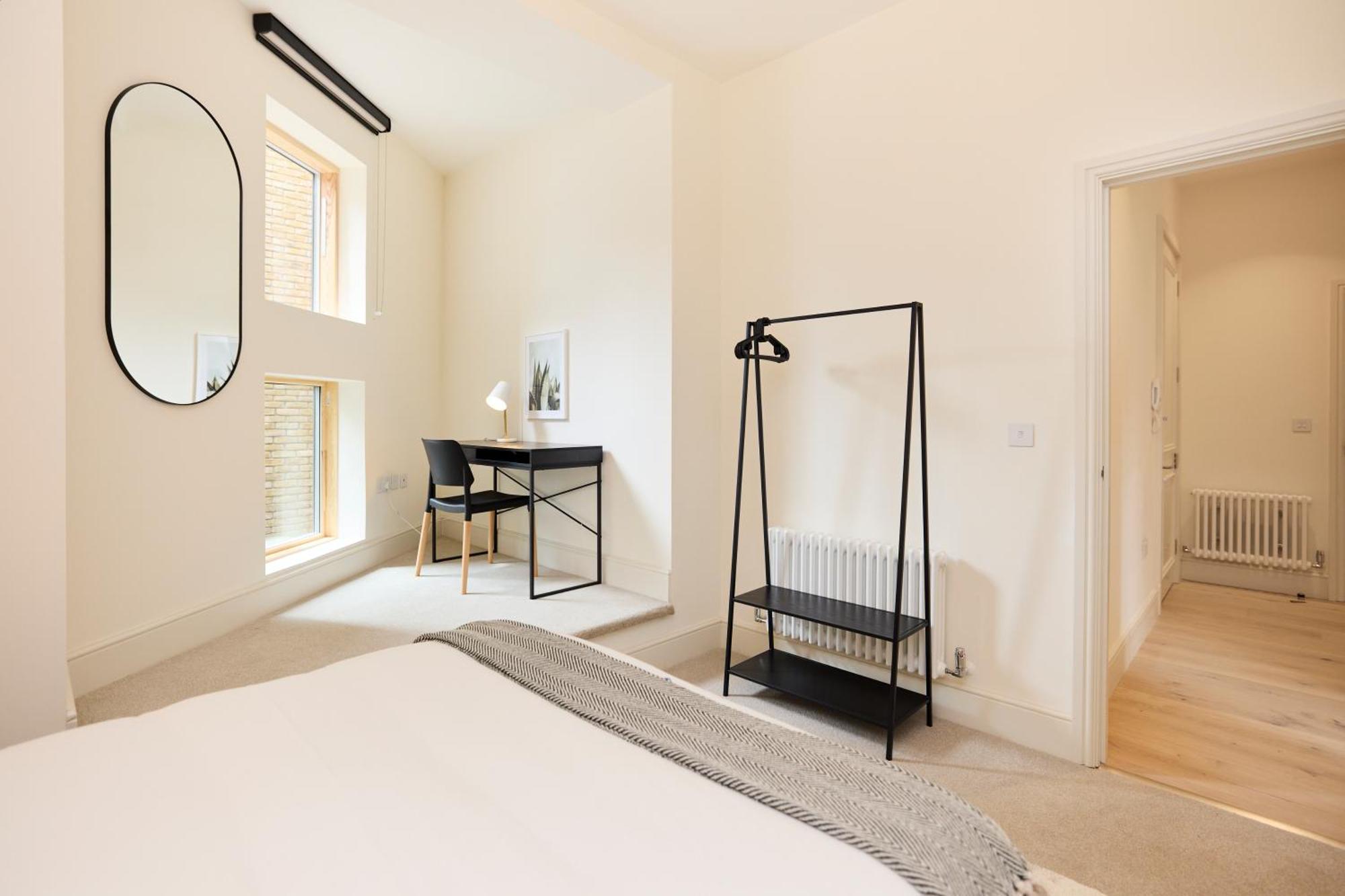 The East Mile Place - Cosy 2bdr Flat With Balcony Leilighet