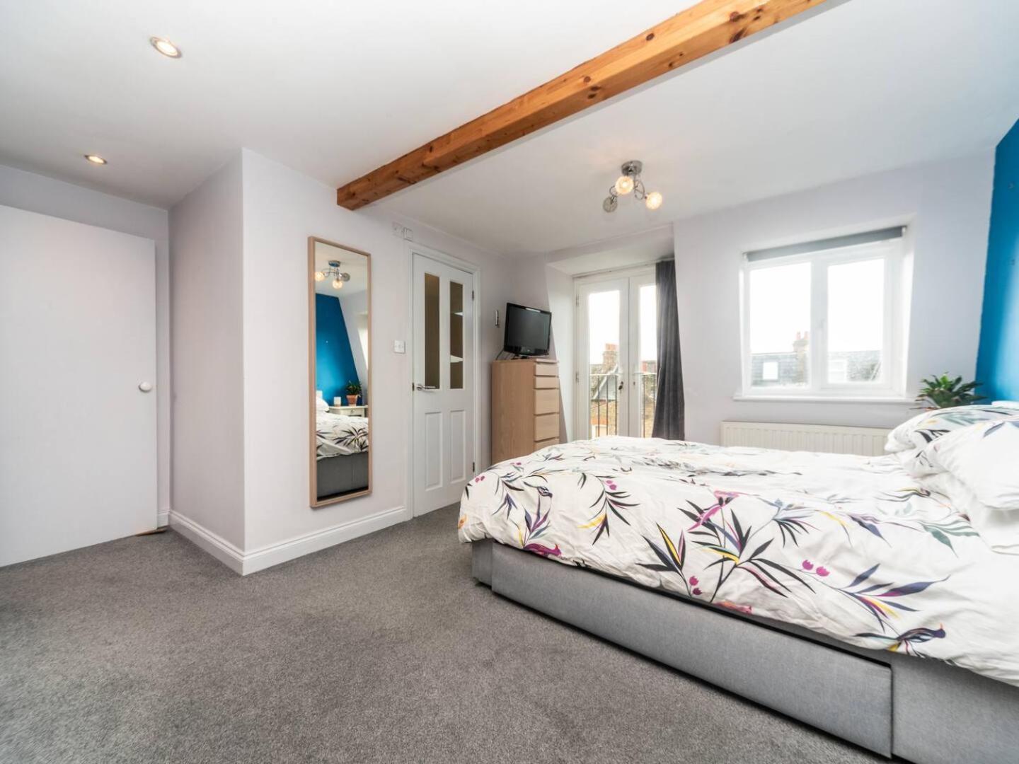 Pass The Keys - Wonderful Family In Earlsfield * London