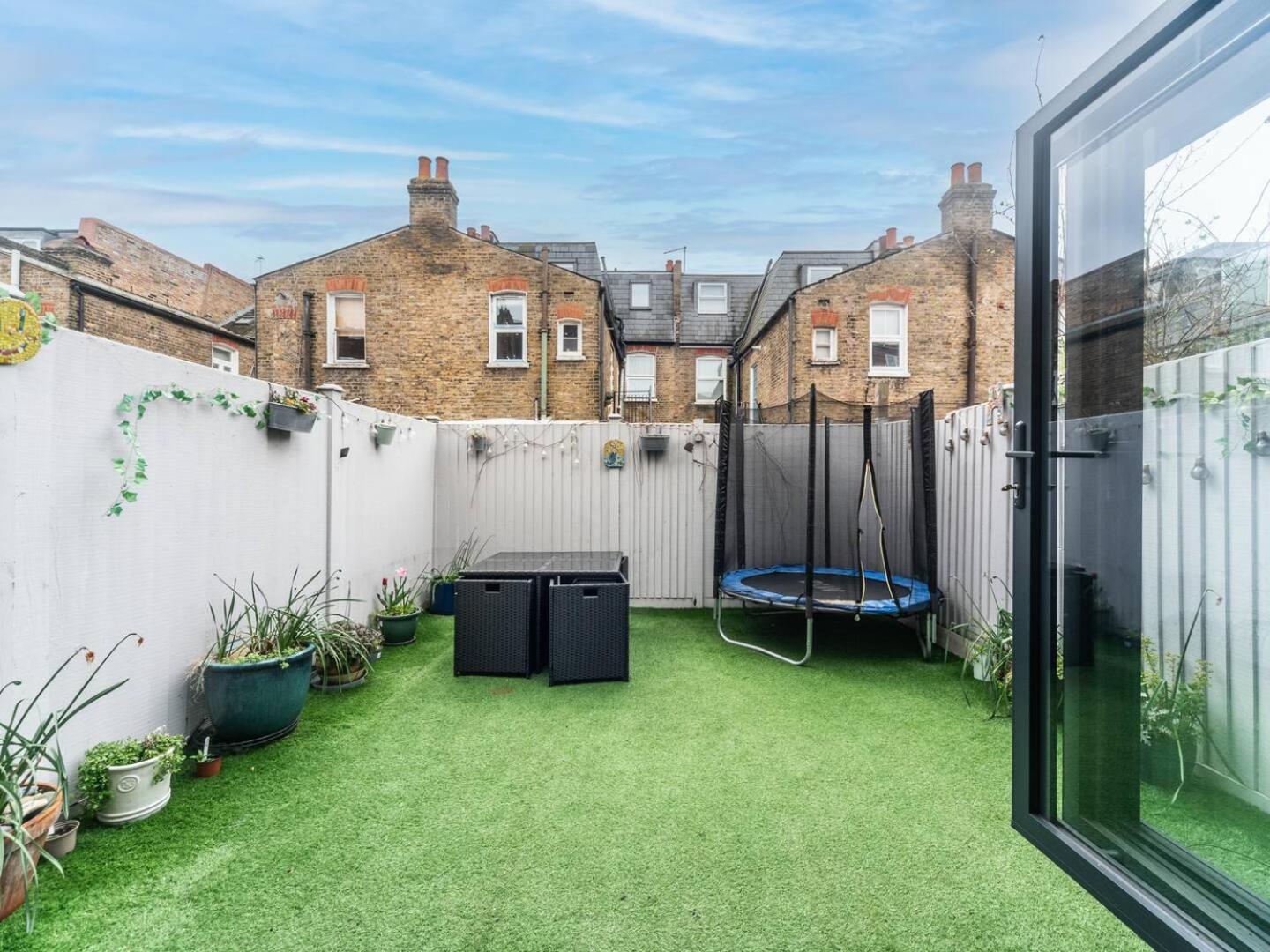 Holiday home Pass The Keys - Wonderful Family In Earlsfield London