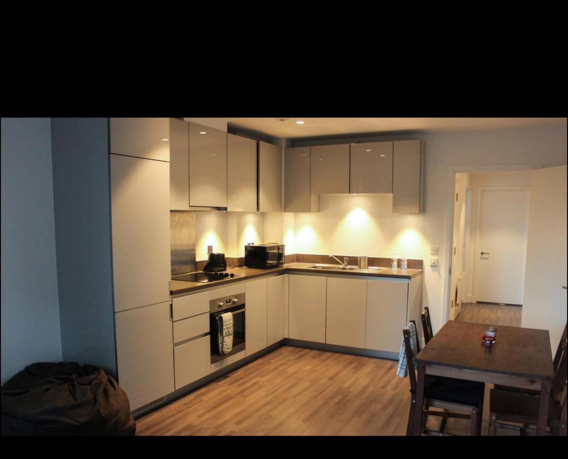 Charming With 2 Bedrooms * London
