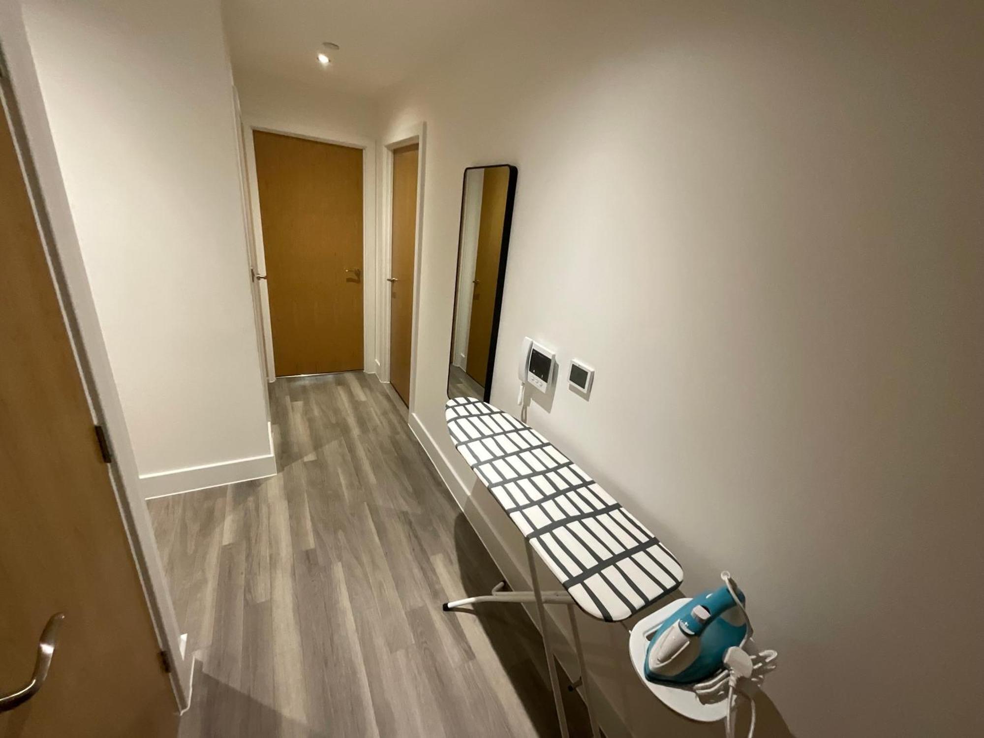 1br Gem In Shared Near O2 Arena & Excel With Patio, Private Bath, Free Parking & Garden Londen