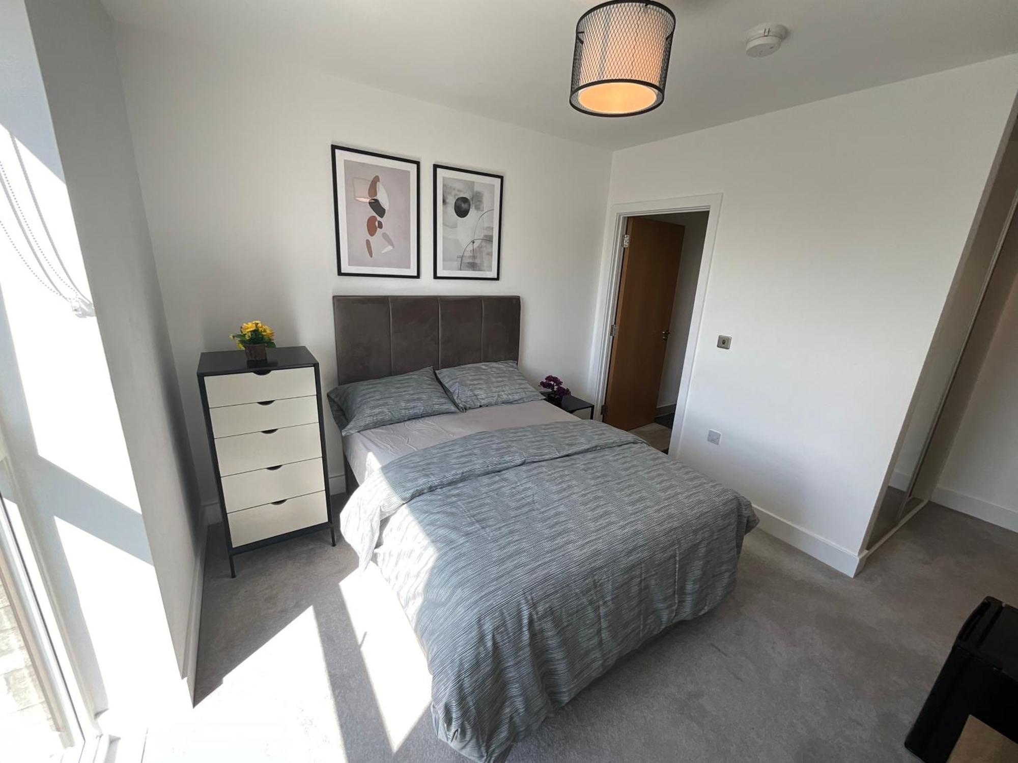 Appartement 1br Gem In Shared Near O2 Arena & Excel With Patio, Private Bath, Free Parking & Garden *