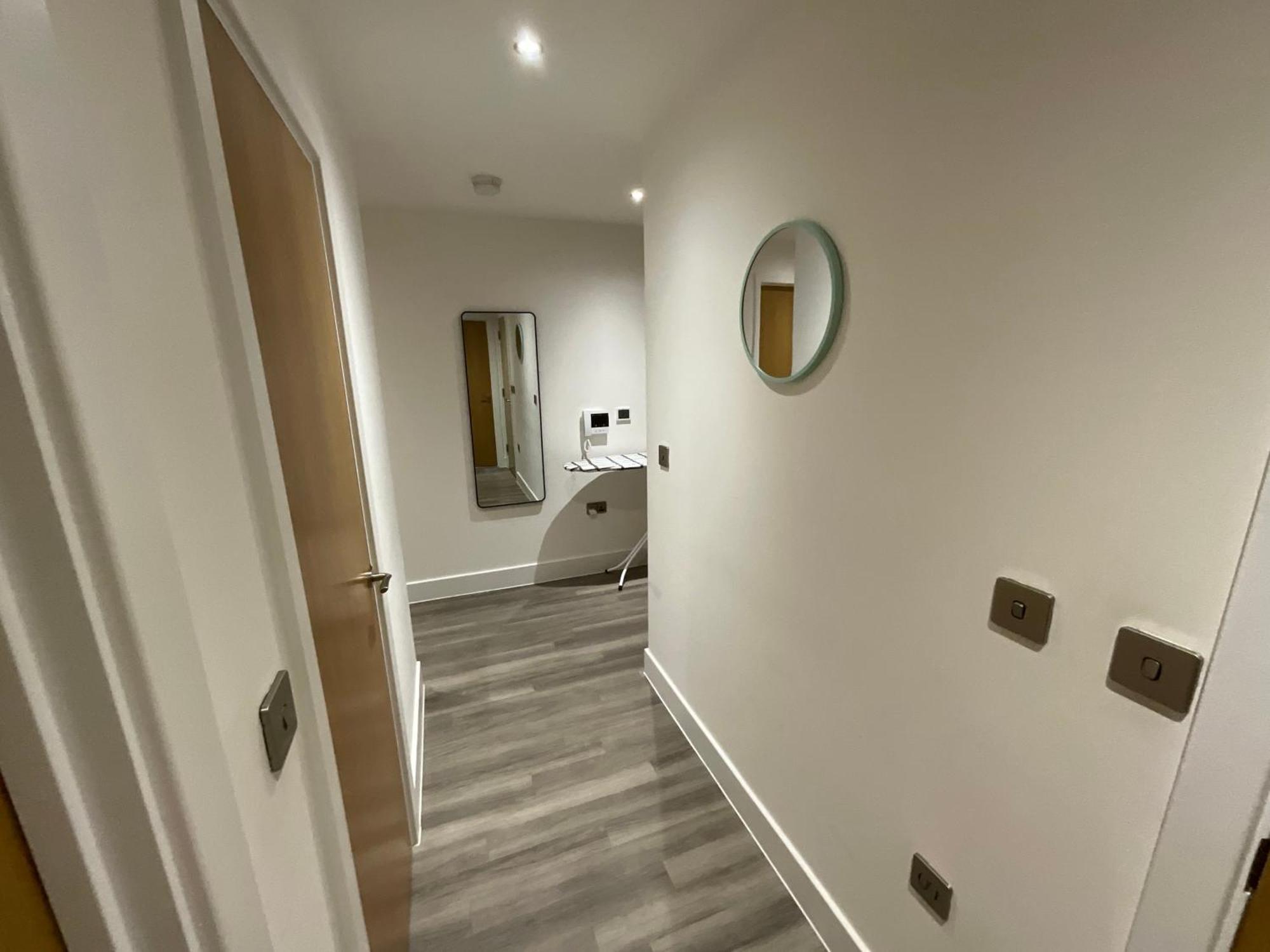 1br Gem In Shared Near O2 Arena & Excel With Patio, Private Bath, Free Parking & Garden * Londen