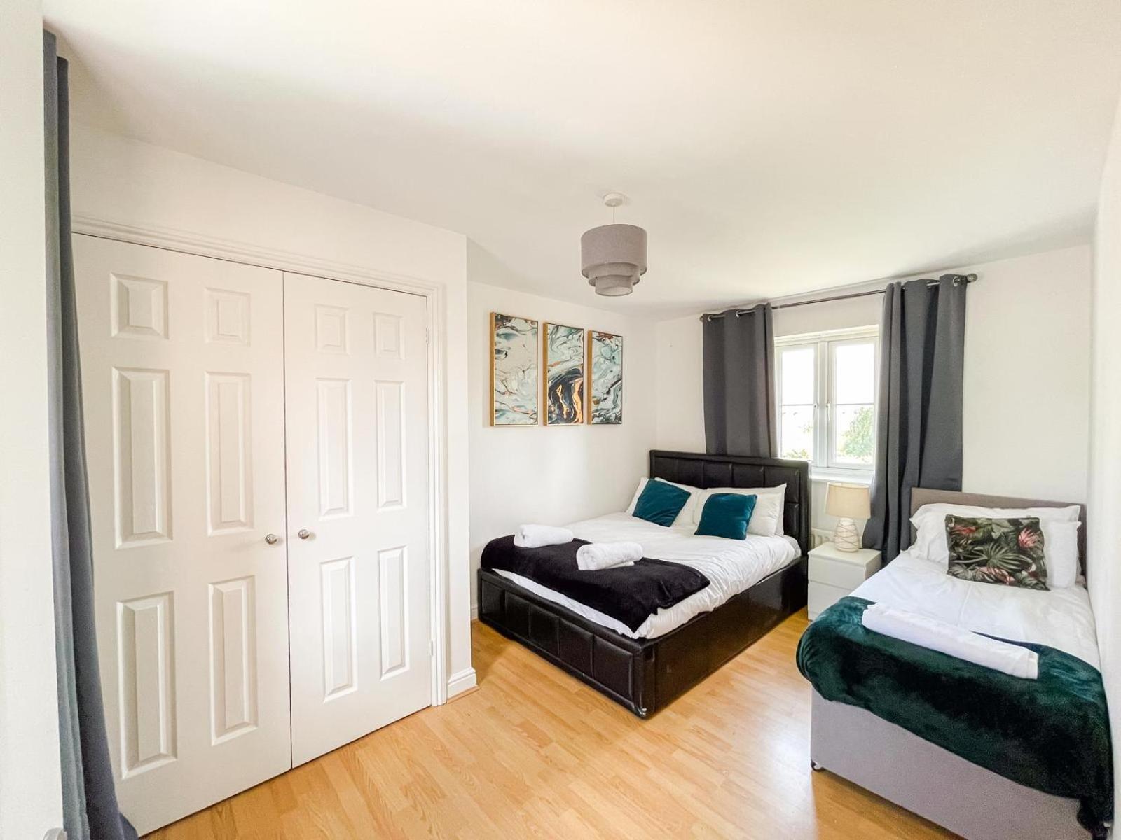 Barking Leisure And Contractor * London