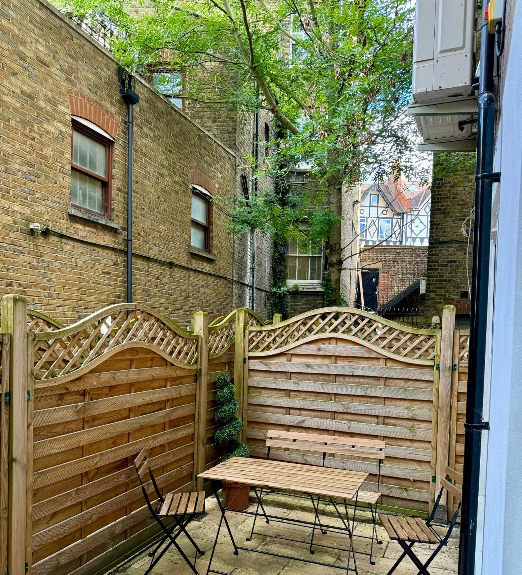 Appartement 2br L 2ba With Patio-sleep 6 Londen