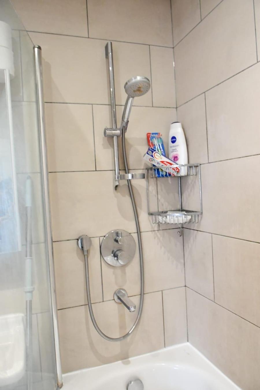 Spacious 2bedroom In Airport Apartment London