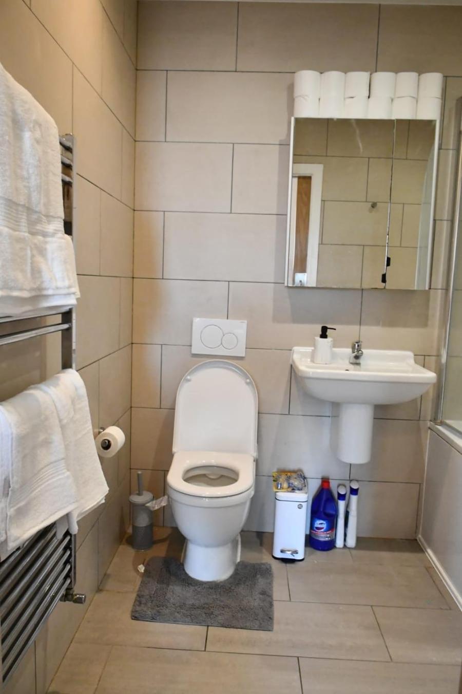 Apartment Spacious 2bedroom In Airport