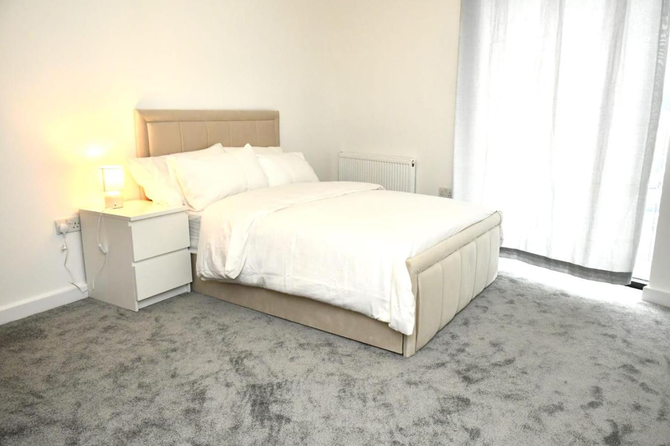 Spacious 2bedroom In Airport Apartment London