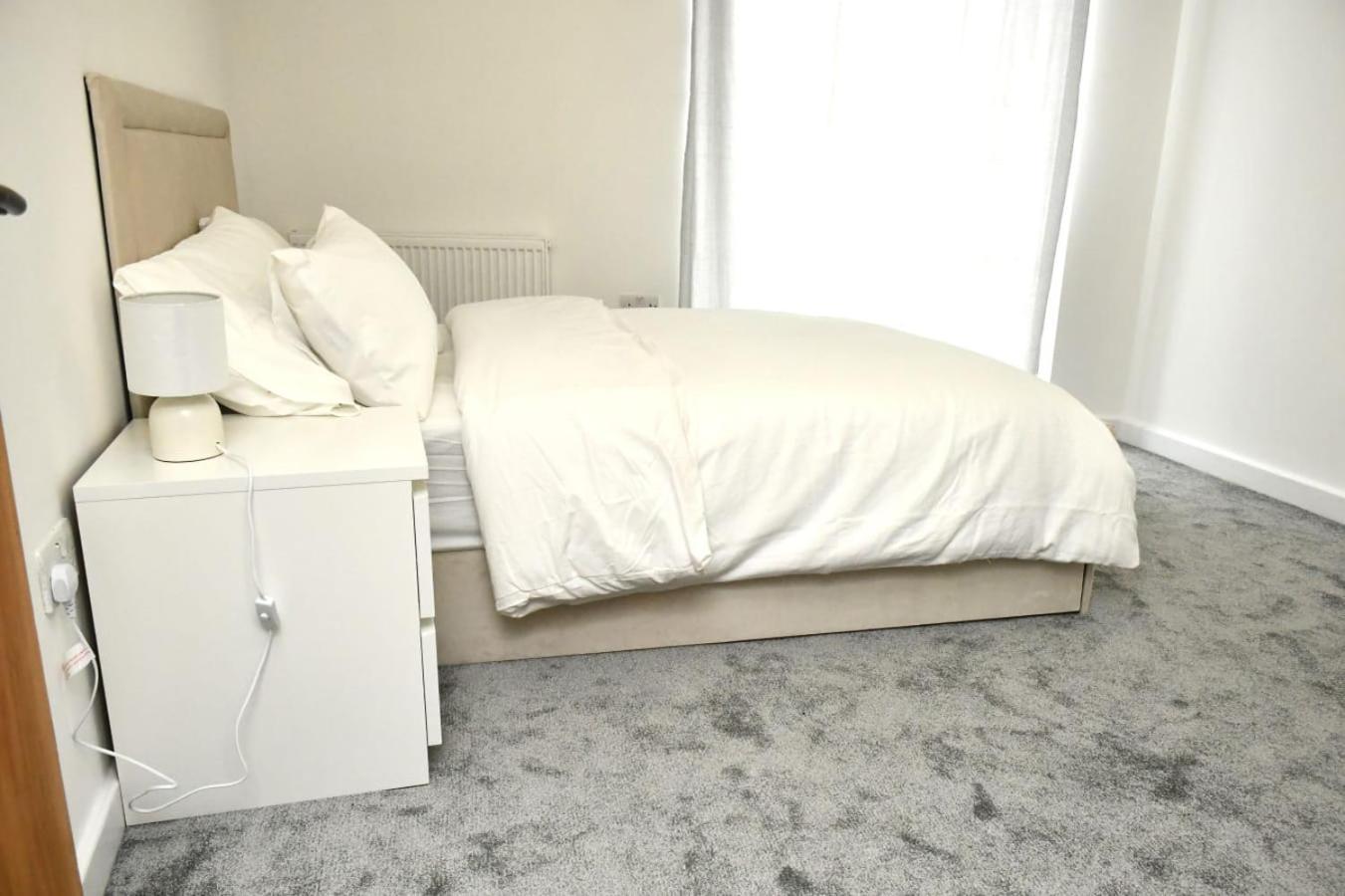 Apartment Spacious 2bedroom In Airport London