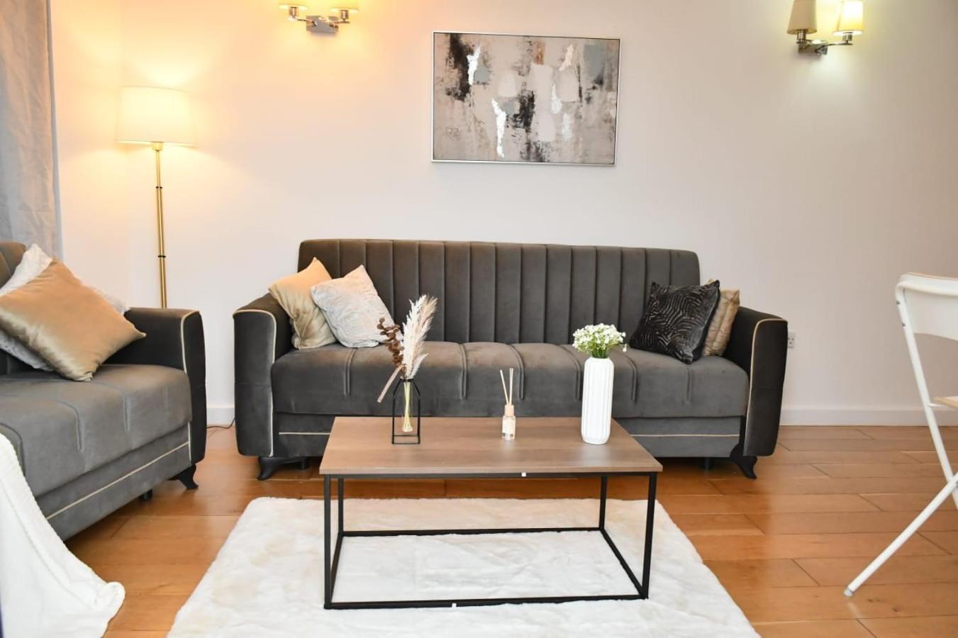 Spacious 2bedroom In Airport * London