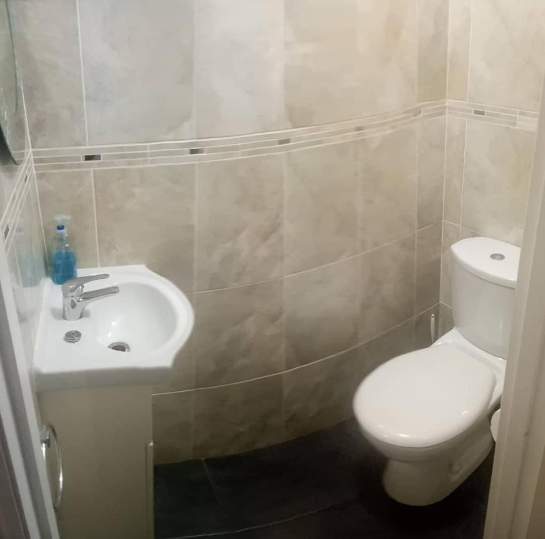 Nky Sweet 3 Bed House Londen