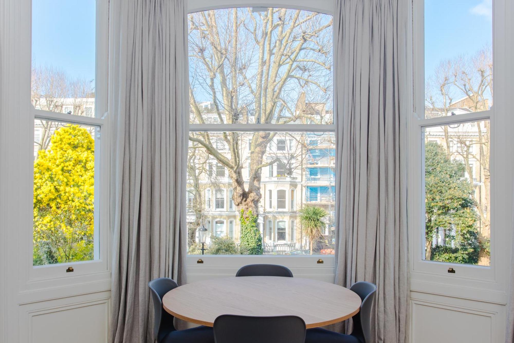Modern&spacious 1 Bedroom In Appartement *