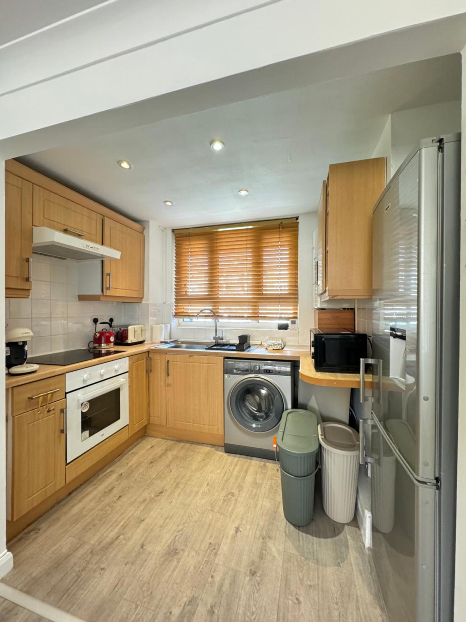 Spacious 3bd Flat Close To Tube - Fulham! Leilighet London