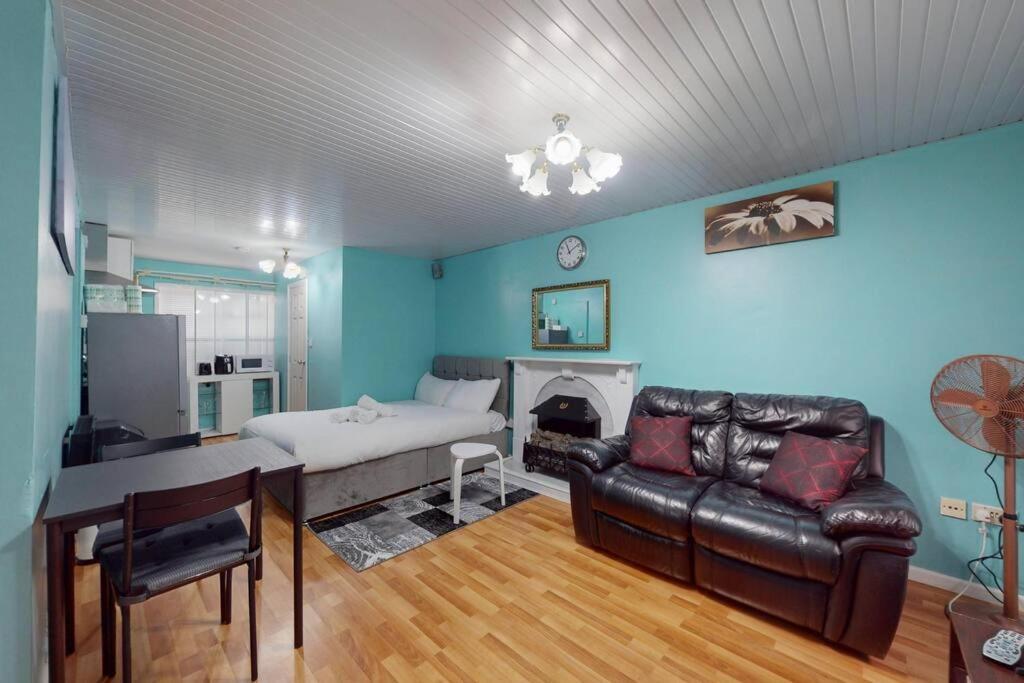 Cozy Near Airport, Excel & Dlr Appartement
