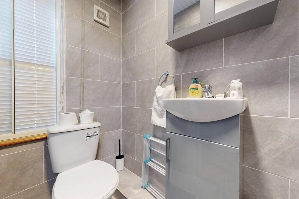 Appartement Cozy Near Airport, Excel & Dlr