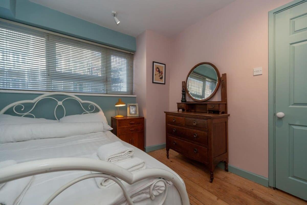 Central Stylish 4 Bedroom Apartment