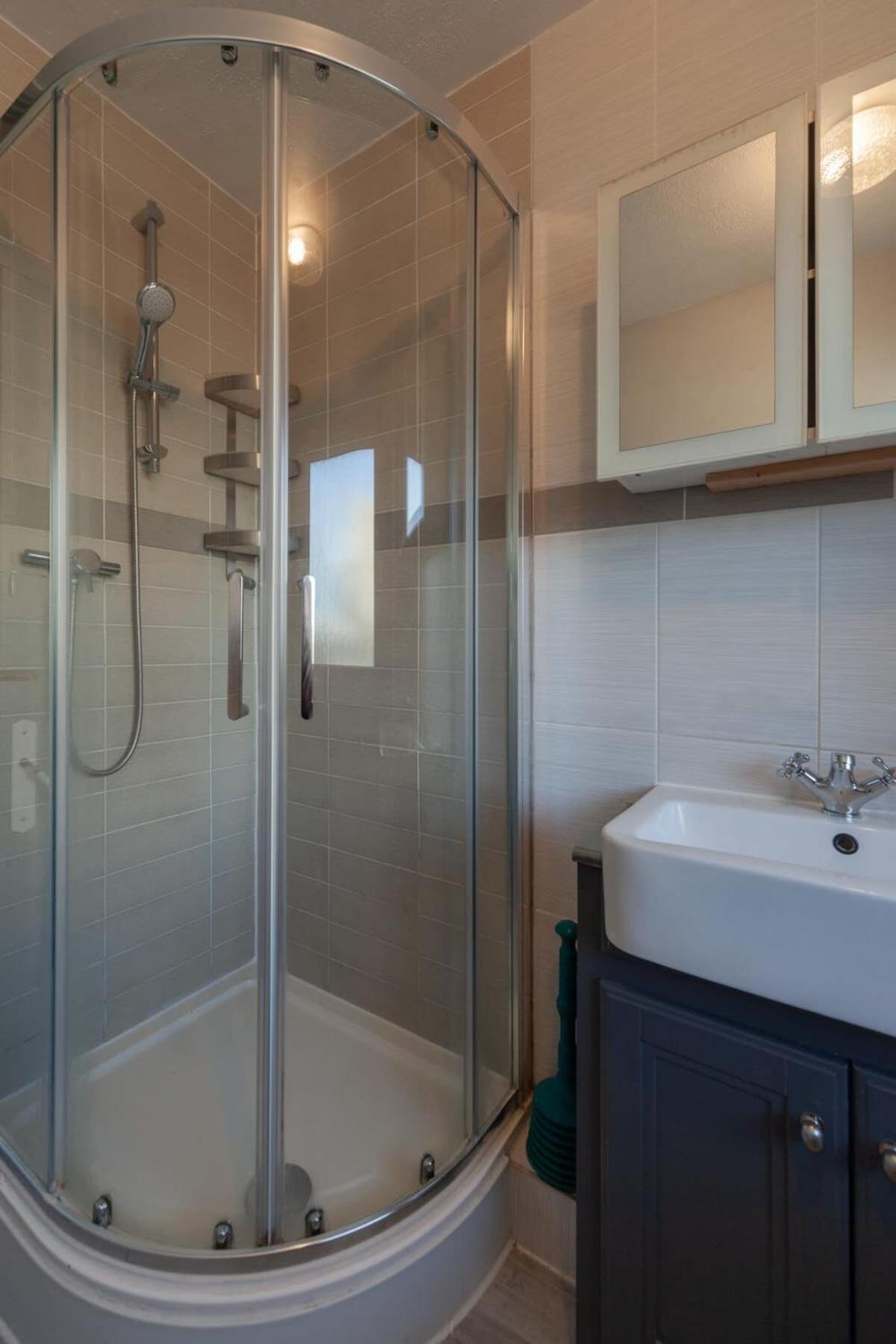 Central Stylish 4 Bedroom Apartment London