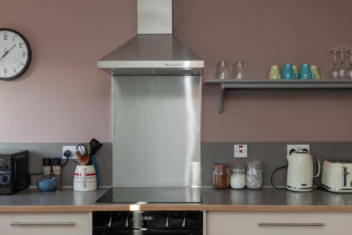 Apartment Central Stylish 4 Bedroom *