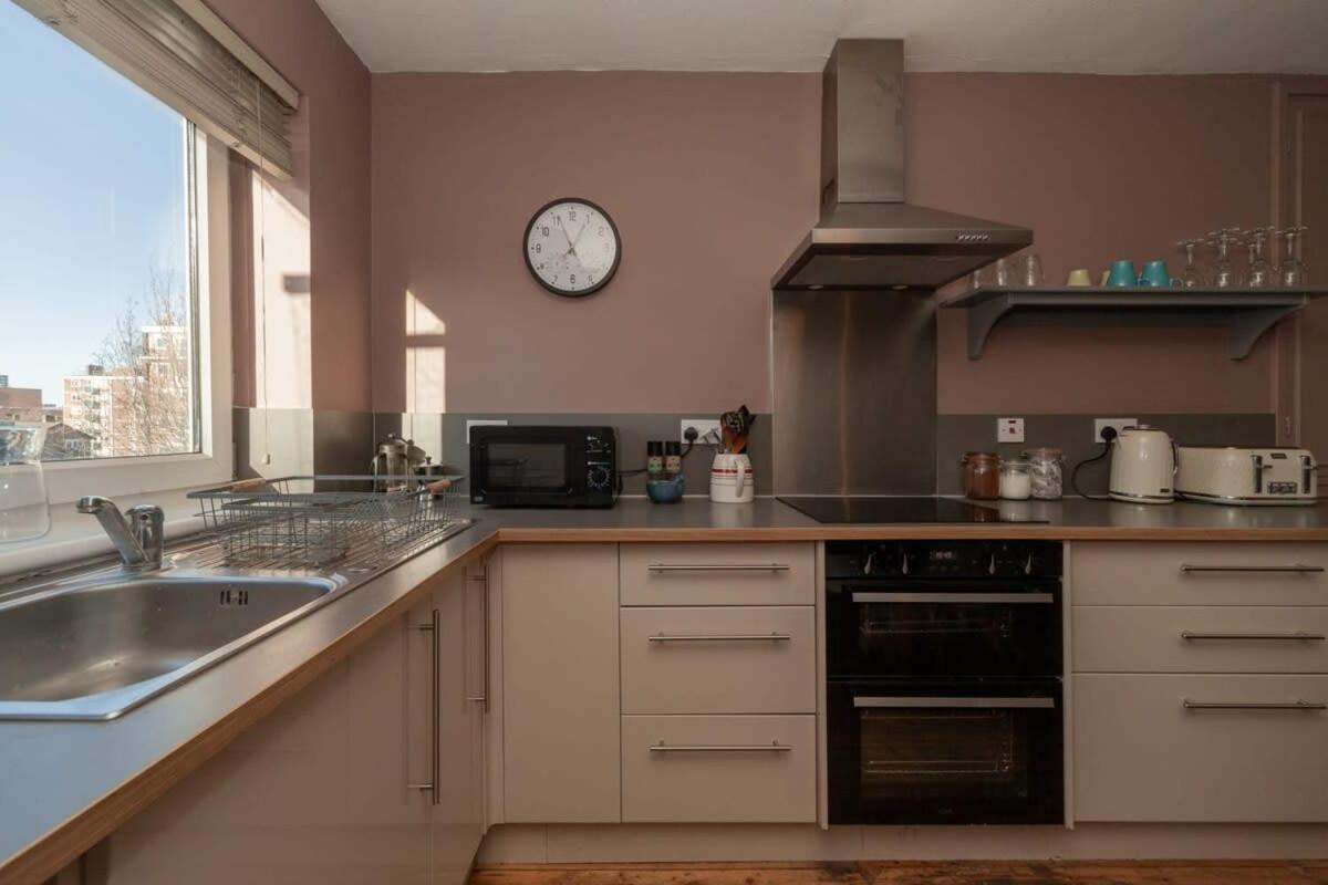 Apartment Central Stylish 4 Bedroom *