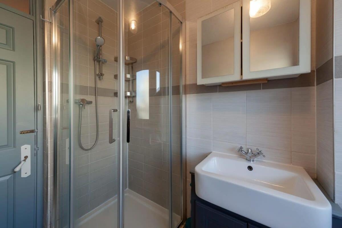 Apartment Central Stylish 4 Bedroom London