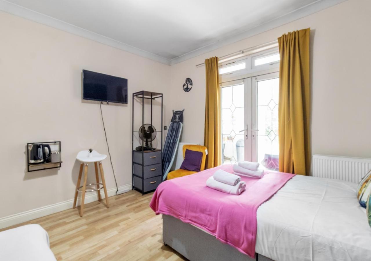 The Roundway Styles & Cosy Private In London