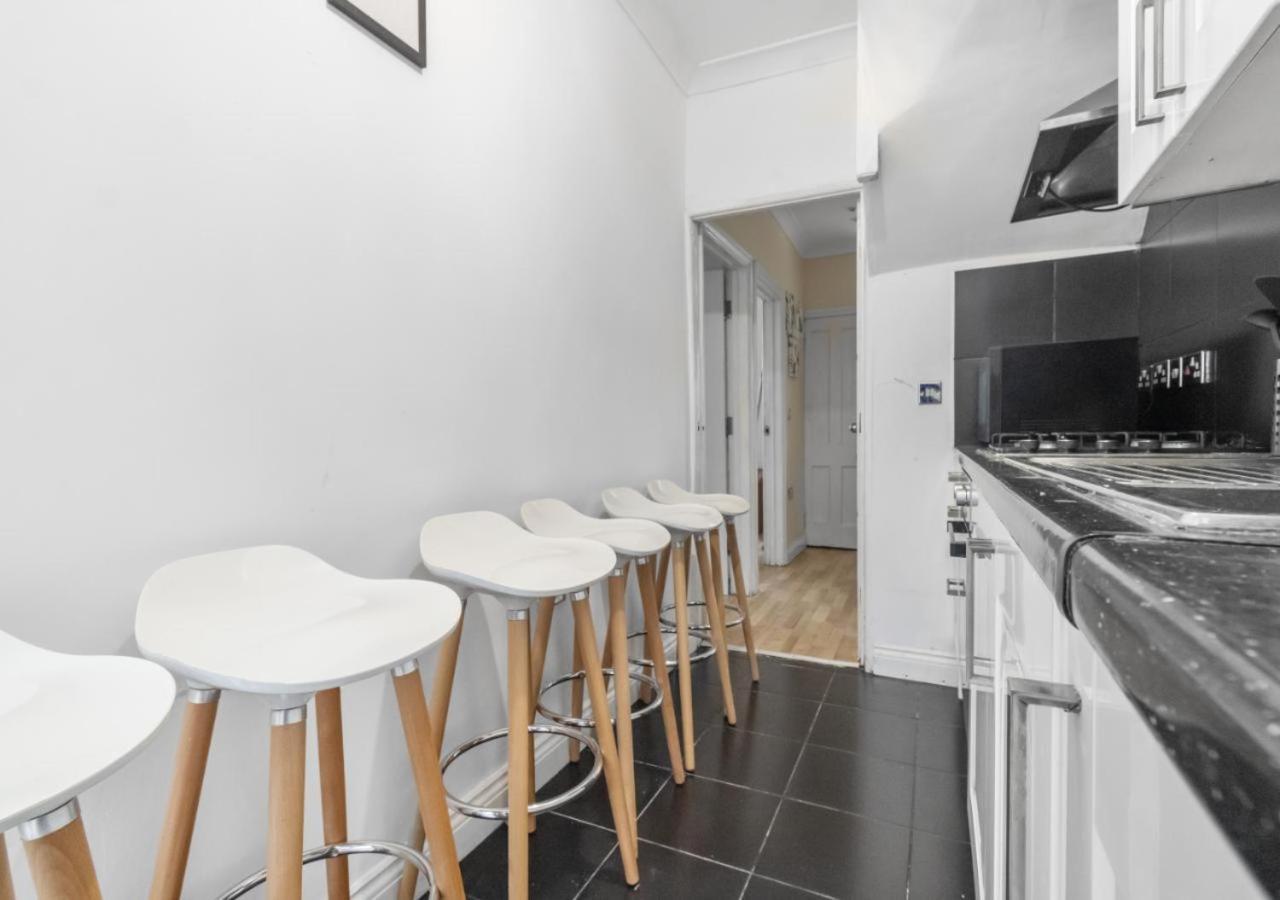 The Roundway Styles & Cosy Private In Apartment