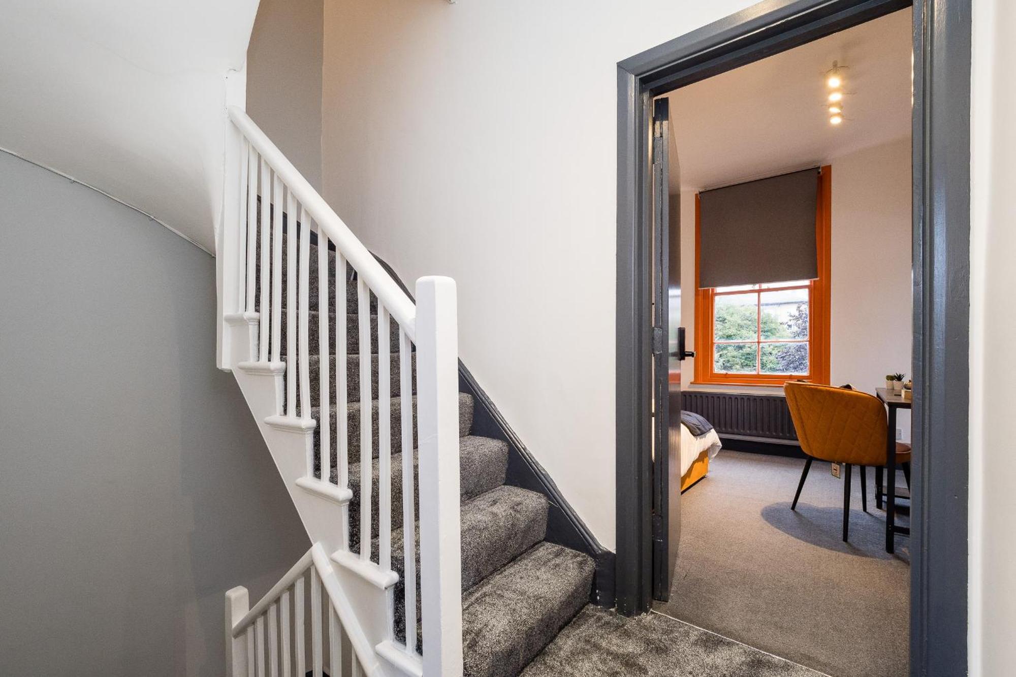 Spacious 6 Ensuite Bedroom House In Ferienhaus