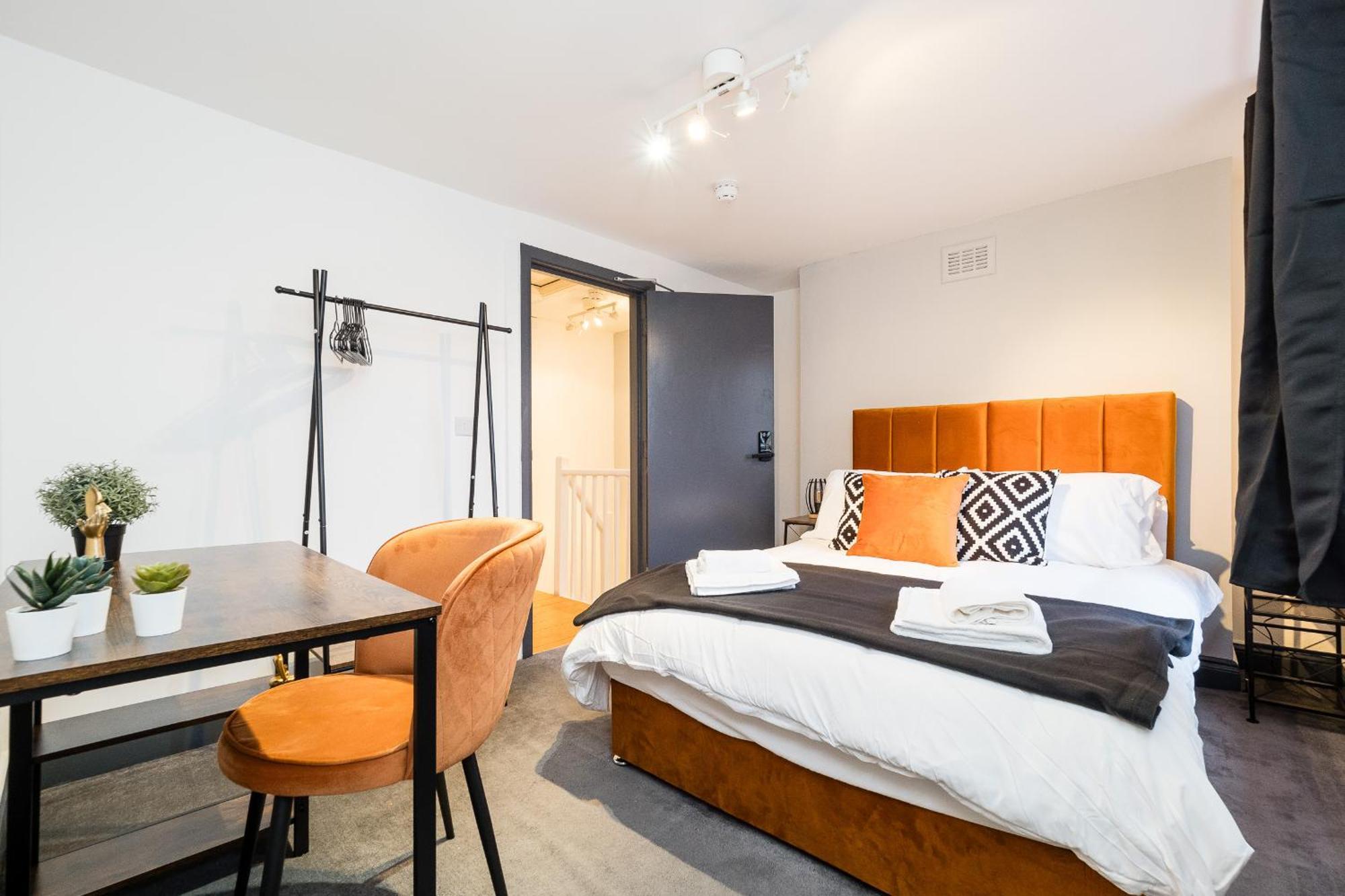 Ferienhaus Spacious 6 Ensuite Bedroom House In
