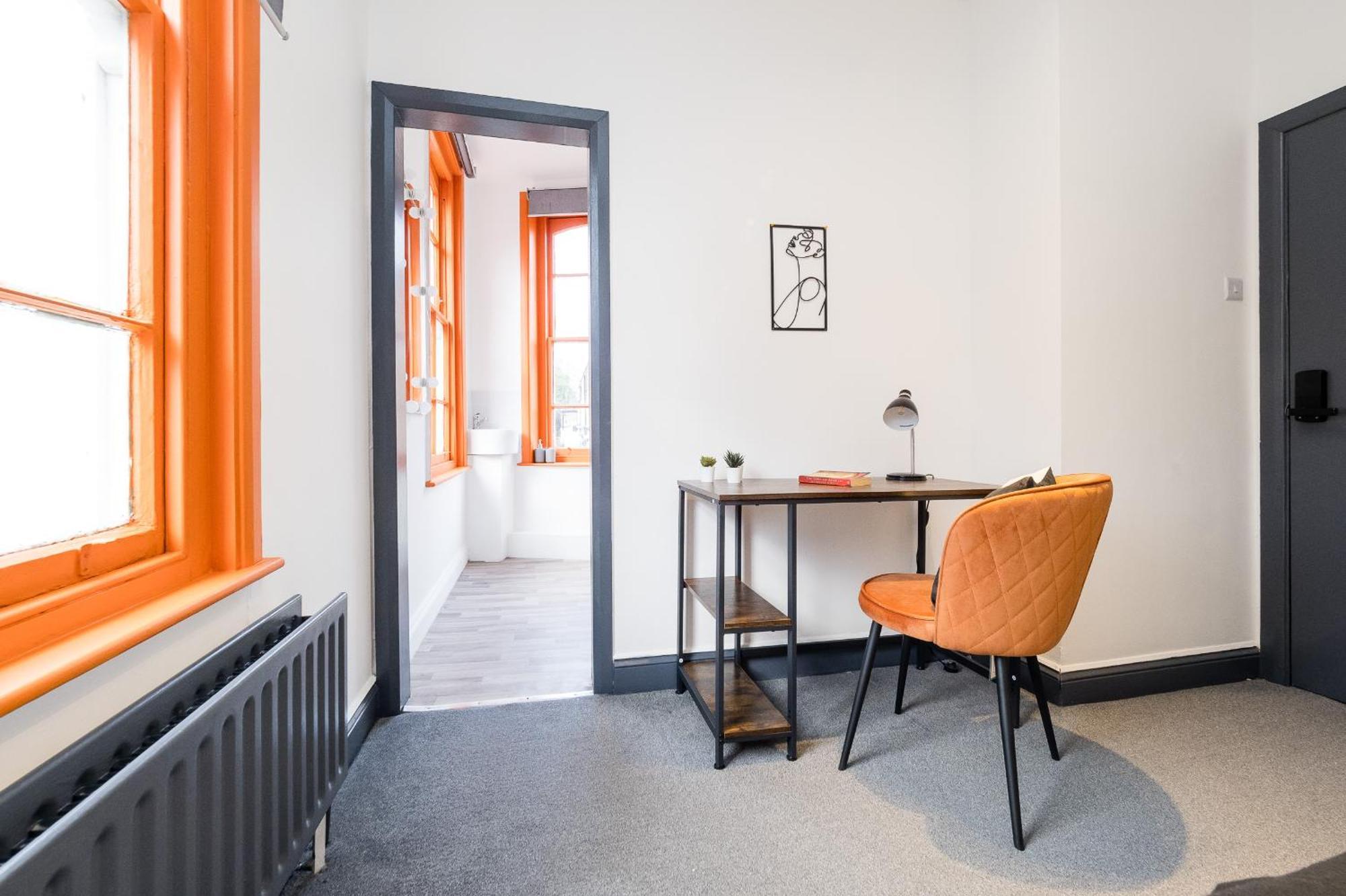 Spacious 6 Ensuite Bedroom House In Ferienhaus London