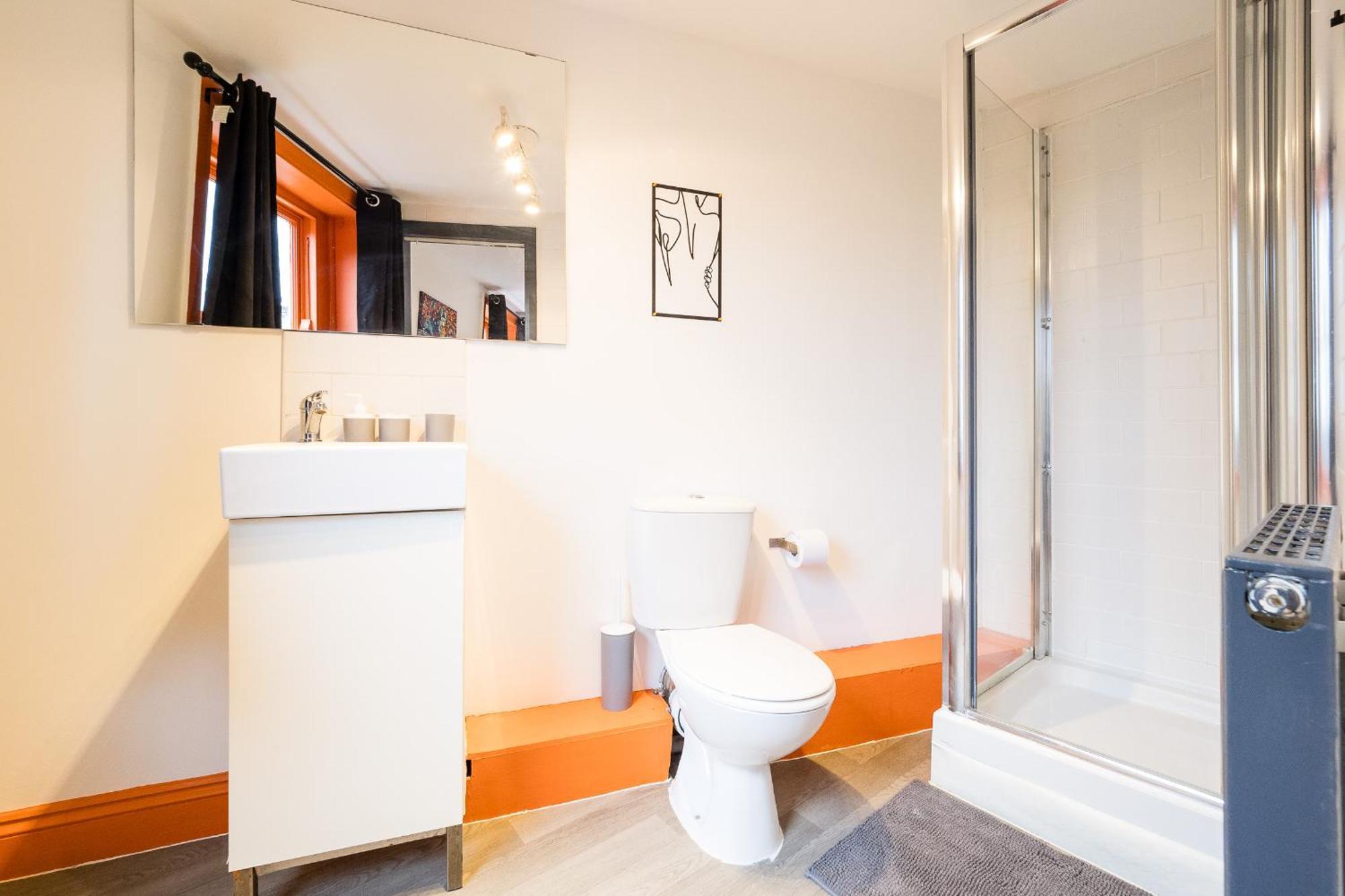 Spacious 6 Ensuite Bedroom House In Ferienhaus London