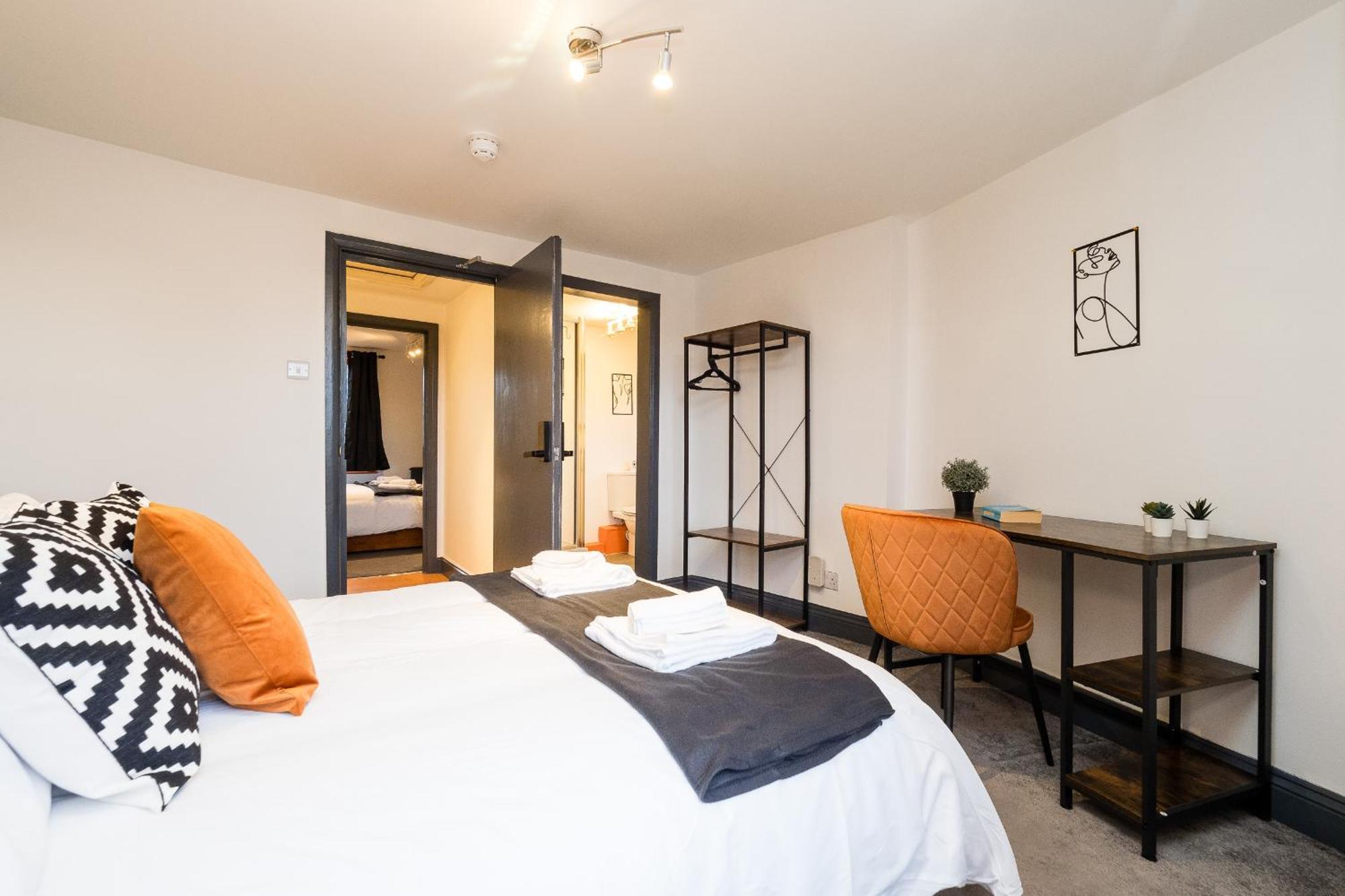 Spacious 6 Ensuite Bedroom House In Ferienhaus