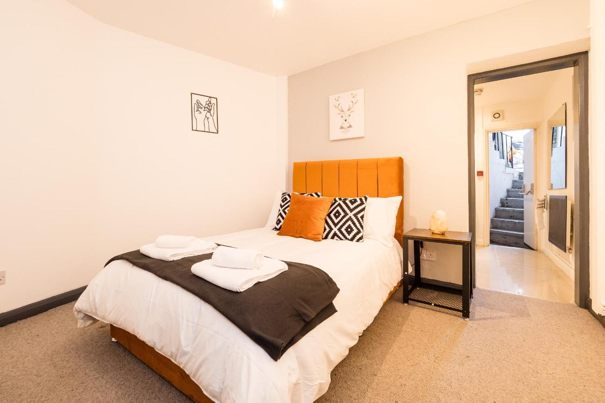 Spacious 6 Ensuite Bedroom House In Ferienhaus