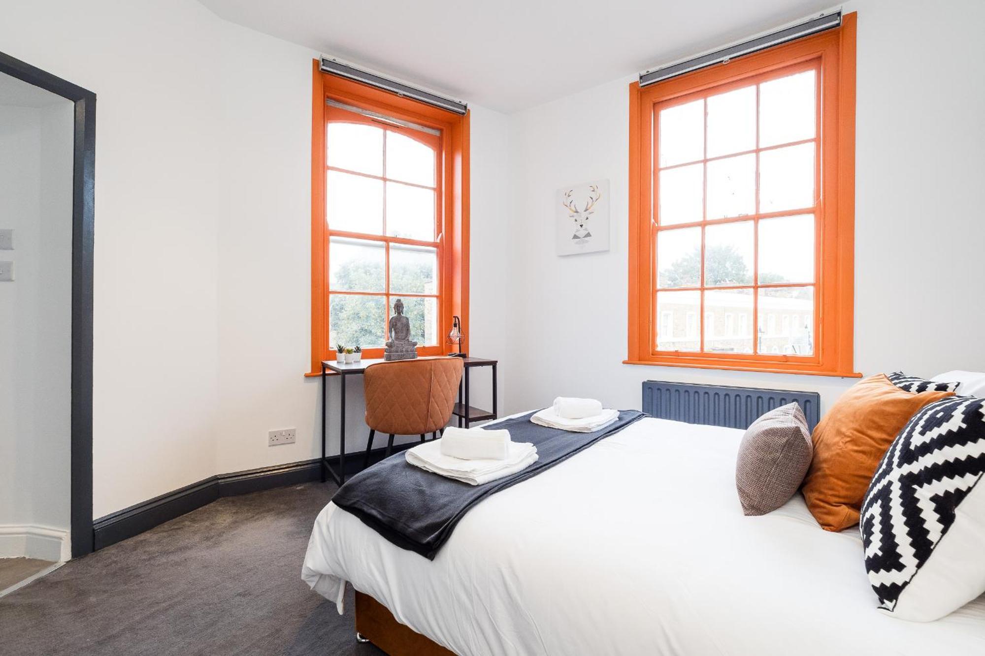 Ferienhaus Spacious 6 Ensuite Bedroom House In London