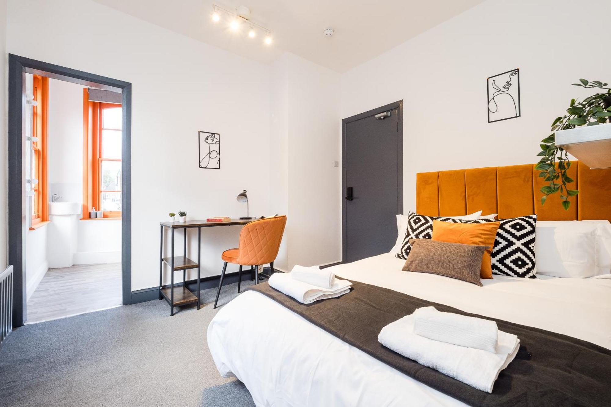Ferienhaus Spacious 6 Ensuite Bedroom House In *