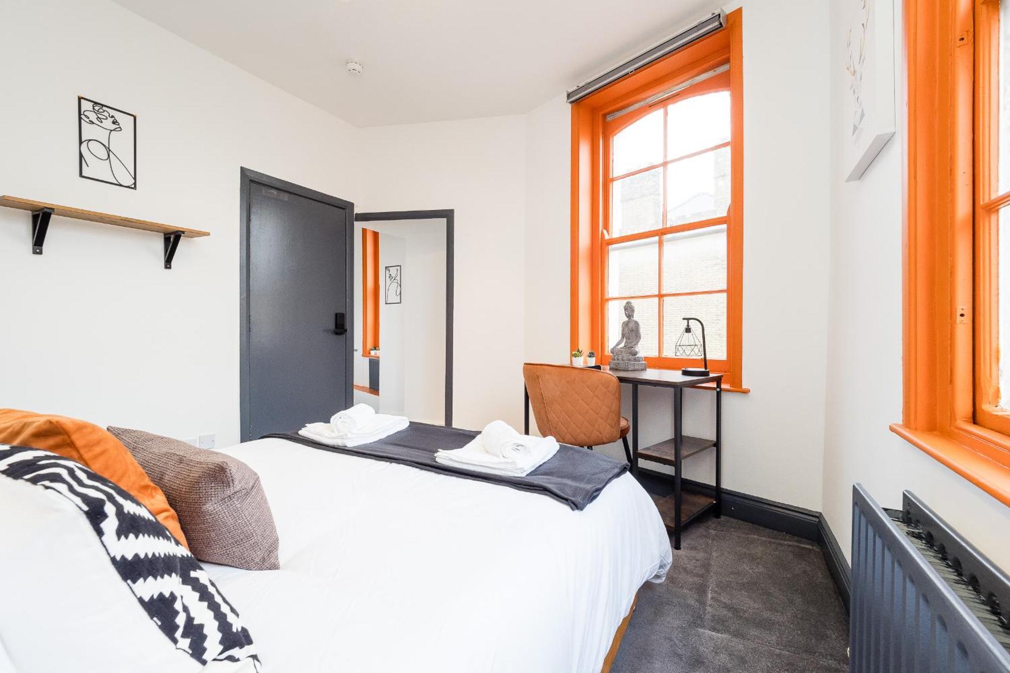 Ferienhaus Spacious 6 Ensuite Bedroom House In London