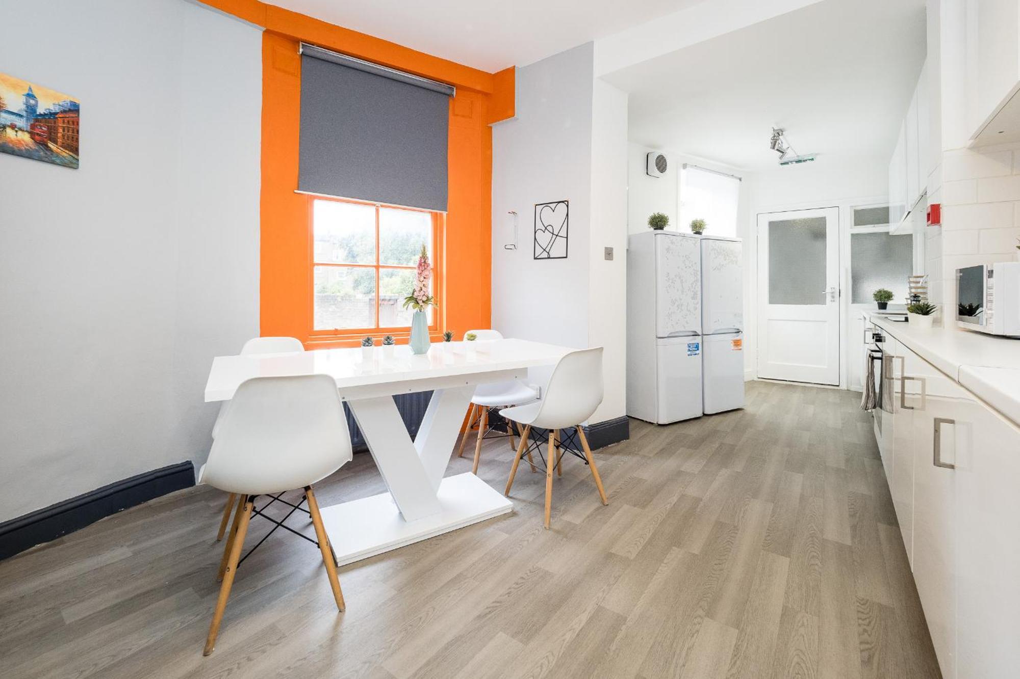 Spacious 6 Ensuite Bedroom House In Ferienhaus