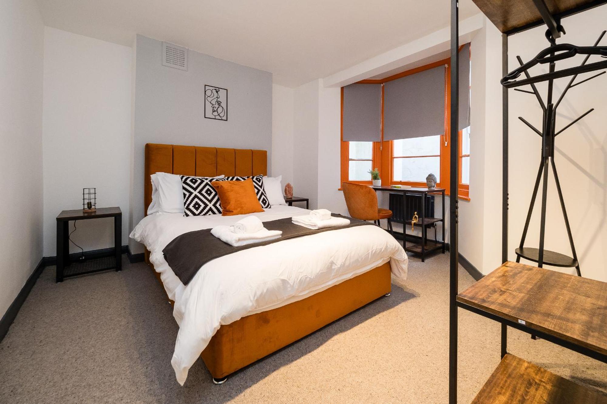 Spacious 6 Ensuite Bedroom House In Ferienhaus