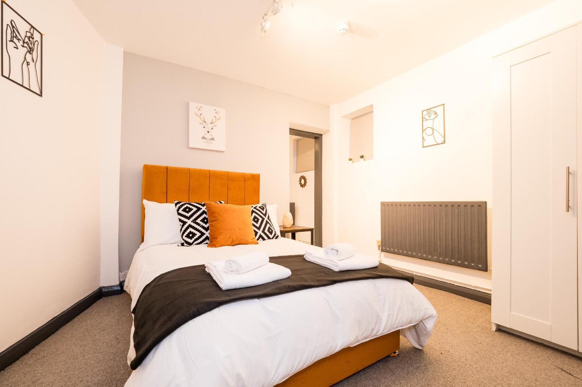 Ferienhaus Spacious 6 Ensuite Bedroom House In