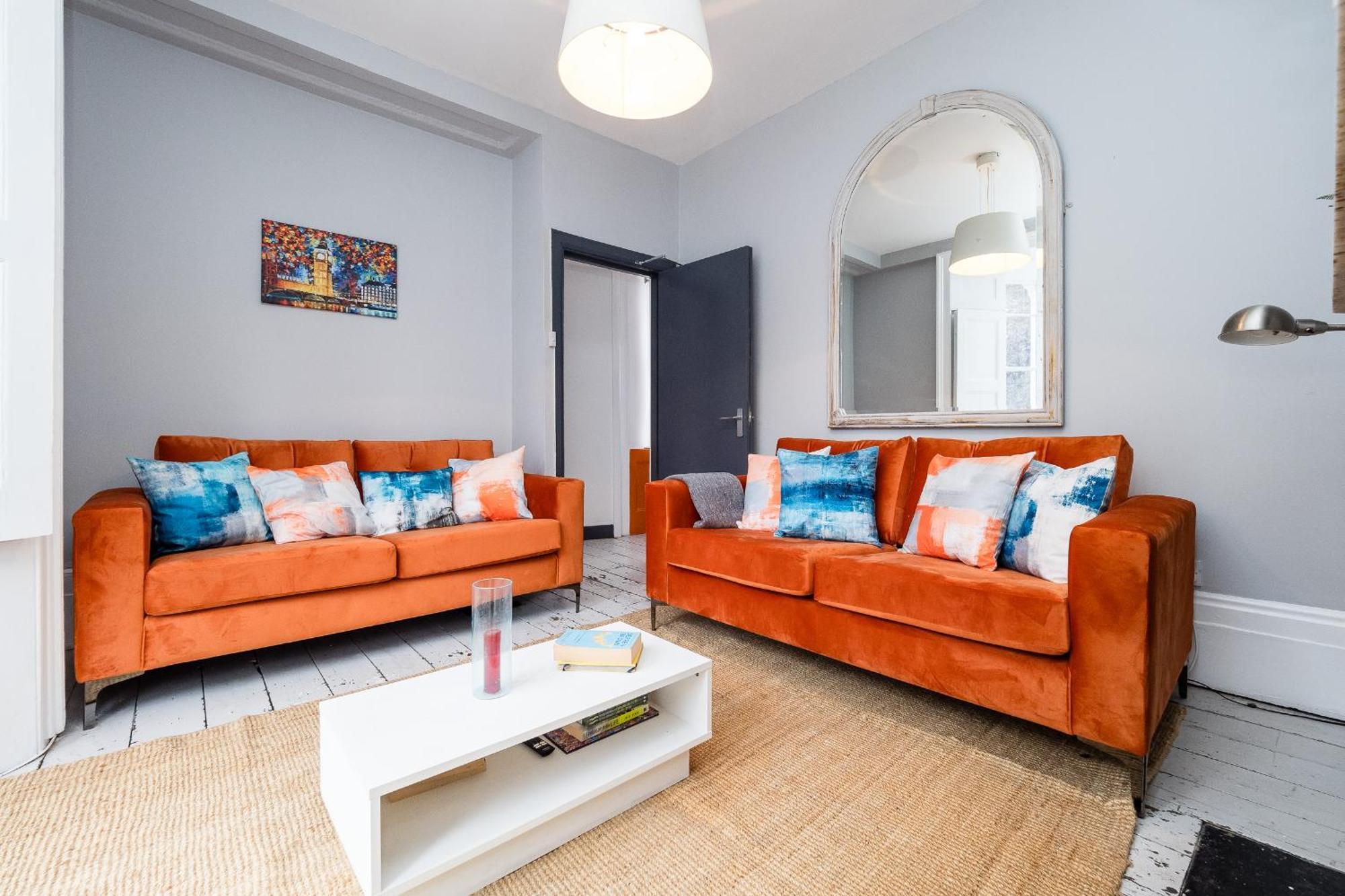Spacious 6 Ensuite Bedroom House In Ferienhaus