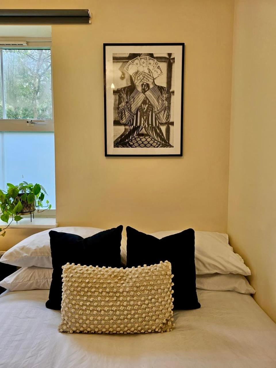 2 Bedroom Spacious In * Londen