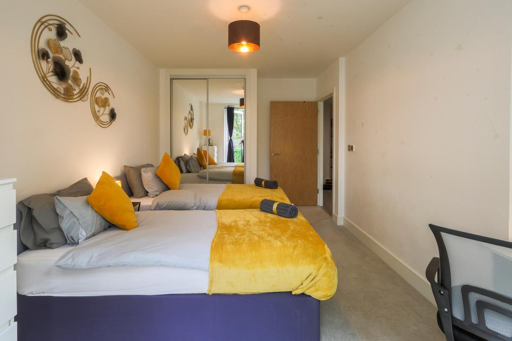 Stylish 2br By Dluxoria Short Lets & Serviced Greater With Pet Friendly, Free Wifi & Free Parking Leilighet London