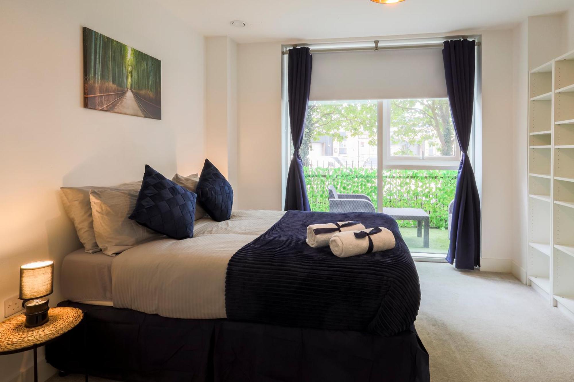 Leilighet Stylish 2br By Dluxoria Short Lets & Serviced Greater With Pet Friendly, Free Wifi & Free Parking