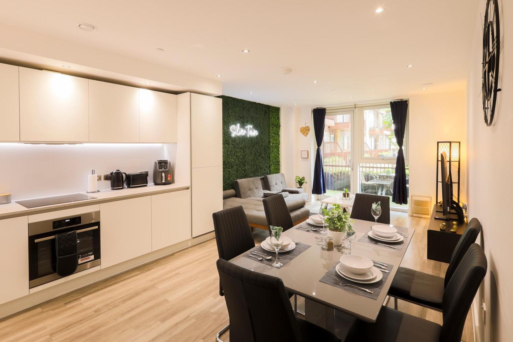 Leilighet Stylish 2br By Dluxoria Short Lets & Serviced Greater With Pet Friendly, Free Wifi & Free Parking London