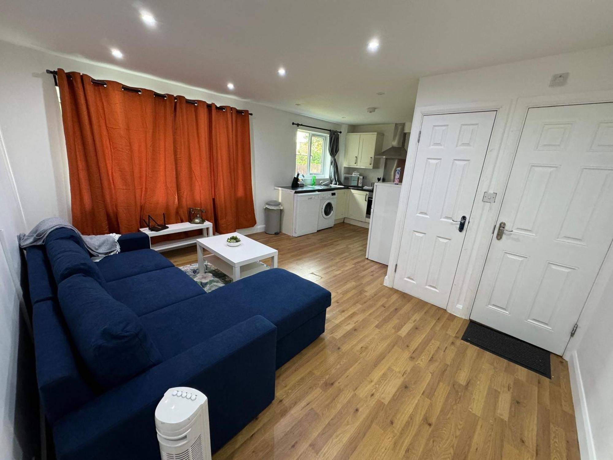 London Apartment *